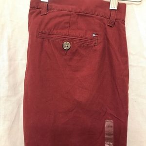 NEW Tommy Hilfiger Men’s Custom Fit Chino, 33x30.